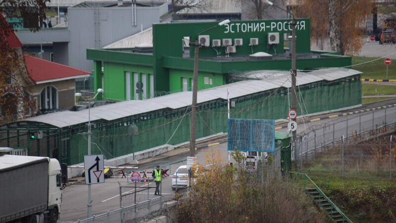 Эстония ввела полный таможенный контроль на границе с Россией